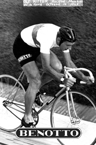 Ole Ritter on the track in 1968, riding a Benotto
